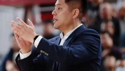 断崖式下滑！CBA三分王成铁匠，四年顶薪合同